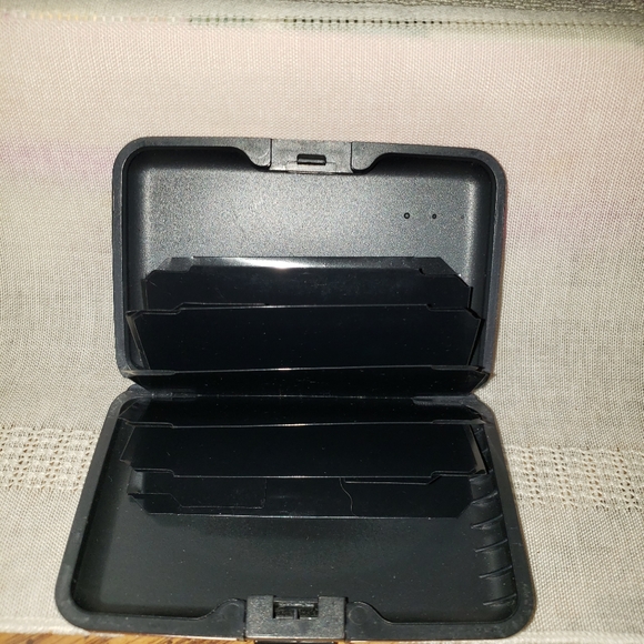 Monarque Green Eyed Cat RFID Wallet - Picture 6 of 8